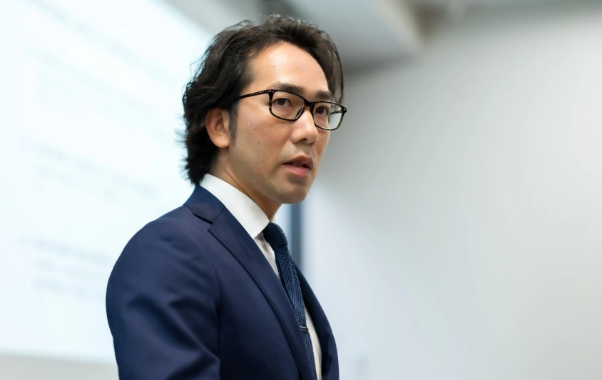 塚田さんのインタビュー写真